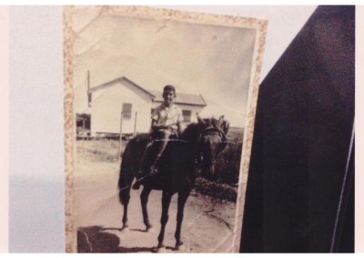 בילדות באביאל עם הסוסה ההונגריה שושנה