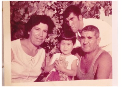 עם ההורים בכרם, לפני הגיוס